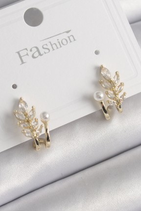 Pirinç Gold Renk Zirkon Taşlı Yaprak Model İnci Detay Küpe Pirinç Gold Renk Zirkon Taşlı Yaprak Model İnci Detay Küpe