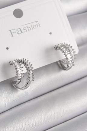 Pirinç Gümüş Renk 2'li Zirkon Taşlı Halka Model Kadın Küpe Pirinç Gümüş Renk 2'li Zirkon Taşlı Halka Model Kadın Küpe