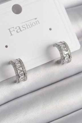 Pirinç Gümüş Renk Zirkon Taşlı Halka Model Kadın Küpe Pirinç Gümüş Renk Zirkon Taşlı Halka Model Kadın Küpe