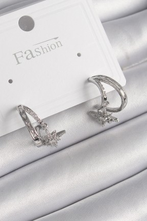 Pirinç Gümüş Renk Zirkon Taşlı Halka Model Sallantı Yıldız Detay Kadın Küpe Pirinç Gümüş Renk Zirkon Taşlı Halka Model Sallantı Yıldız Detay Kadın Küpe
