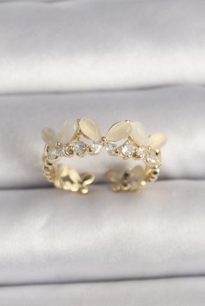 Pirinç Gold Renk Zirkon Taş Detaylı Beyaz Mineli Kelebek Model Ayarlanabilir Yüzük Pirinç Gold Renk Zirkon Taş Detaylı Beyaz Mineli Kelebek Model Ayarlanabilir Yüzük