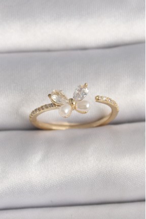 Pirinç Gold Renk Zirkon Taşlı Kelebek Mode İnci Detay Ayarlanabilir Yüzük Pirinç Gold Renk Zirkon Taşlı Kelebek Mode İnci Detay Ayarlanabilir Yüzük