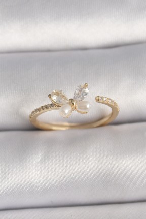 Pirinç Gold Renk Zirkon Taşlı Kelebek Mode İnci Detay Ayarlanabilir Yüzük Pirinç Gold Renk Zirkon Taşlı Kelebek Mode İnci Detay Ayarlanabilir Yüzük