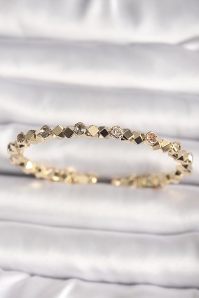 Pirinç Gold Renk Zirkon Taşlı Küp Dorika Model Kadın Bileklik