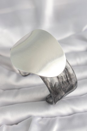 Siyah Mermer Desen Akrilik Pilastik Gümüş Plaka Model Vintage Kadın Bilezik Siyah Mermer Desen Akrilik Pilastik Gümüş Plaka Model Vintage Kadın Bilezik