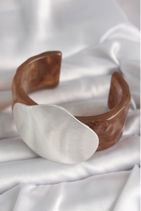 Kahverengi Mermer Desen Akrilik Plastik Gümüş Plaka Model Vintage Kadın Bilezik