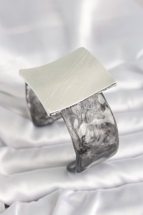Siyah Mermer Desen Akrilik Plastik Gümüş Kare Plaka Model Vintage Kadın Bilezik Siyah Mermer Desen Akrilik Plastik Gümüş Kare Plaka Model Vintage Kadın Bilezik