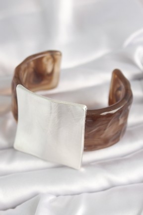 Kahverengi Mermer Desen Akrilik Plastik Gümüş Kare Plaka Model Vintage Kadın Bilezik Kahverengi Mermer Desen Akrilik Plastik Gümüş Kare Plaka Model Vintage Kadın Bilezik