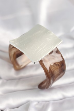 Kahverengi Mermer Desen Akrilik Plastik Gümüş Kare Plaka Model Vintage Kadın Bilezik Kahverengi Mermer Desen Akrilik Plastik Gümüş Kare Plaka Model Vintage Kadın Bilezik