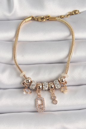 Pirinç Gold Renk Zincir Sallantı Zirkon Taşlı Messika Figür Yıldız Detay Kadın Bileklik Pirinç Gold Renk Zincir Sallantı Zirkon Taşlı Messika Figür Yıldız Detay Kadın Bileklik