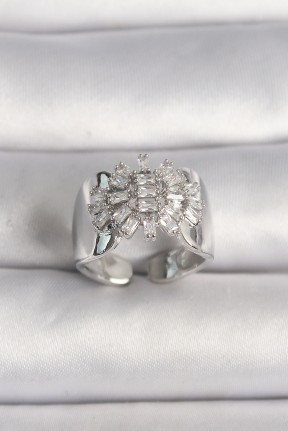 Pirinç Gümüş Renk Ayarlanabilir Baget Zirkon Taş Model Kadın Yüzük Pirinç Gümüş Renk Ayarlanabilir Baget Zirkon Taş Model Kadın Yüzük