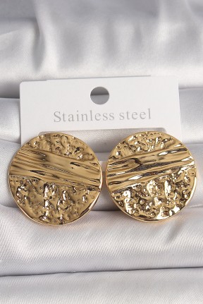 Pirinç Gold Renk İşlemeli Daire Plaka Model Kadın Küpe Pirinç Gold Renk İşlemeli Daire Plaka Model Kadın Küpe