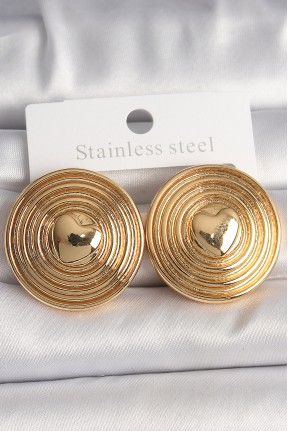 Pirinç Gold Renk Kalp İşlemeli Daire Plaka Model Kadın Küpe Pirinç Gold Renk Kalp İşlemeli Daire Plaka Model Kadın Küpe