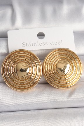 Pirinç Gold Renk Kalp İşlemeli Daire Plaka Model Kadın Küpe Pirinç Gold Renk Kalp İşlemeli Daire Plaka Model Kadın Küpe