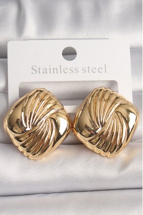 Pirinç Gold Renk İşlemeli Kare Model Kadın Küpe Pirinç Gold Renk İşlemeli Kare Model Kadın Küpe
