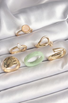 Pirinç Gold Renk Zirkon Taşlı Daire Pembe Mineli Detay 6'lı Kadın Yüzük Seti Pirinç Gold Renk Zirkon Taşlı Daire Pembe Mineli Detay 6'lı Kadın Yüzük Seti