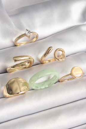 Pirinç Gold Renk Zirkon Taşlı İşleme Plaka Figürlü Beyaz Daire Mine Detaylı 6'lı Kadın Yüzük Seti Pirinç Gold Renk Zirkon Taşlı İşleme Plaka Figürlü Beyaz Daire Mine Detaylı 6'lı Kadın Yüzük Seti