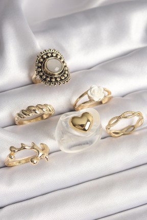 Pirinç Gold Renk Beyaz Gül Figür Kalp İşlemeli Sarmal Detay 6'lı Kadın Yüzük Seti Pirinç Gold Renk Beyaz Gül Figür Kalp İşlemeli Sarmal Detay 6'lı Kadın Yüzük Seti
