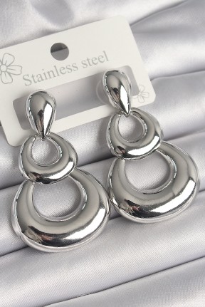 Pirinç Gümüş Renk Damla Detay Sallantı Halka Model Kadın Küpe Pirinç Gümüş Renk Damla Detay Sallantı Halka Model Kadın Küpe