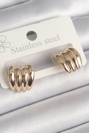 Pirinç Gold Renk İşlemeli Yarım Halka Model Kadın Küpe Pirinç Gold Renk İşlemeli Yarım Halka Model Kadın Küpe