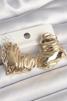 Pirinç Gold Renk İşlemeli Kalp Model Kadın Küpe Pirinç Gold Renk İşlemeli Kalp Model Kadın Küpe