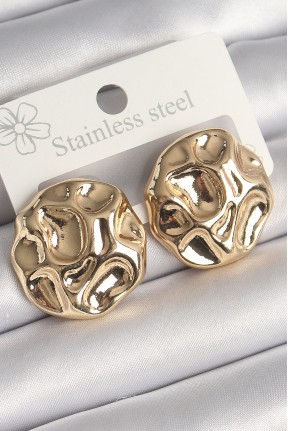Pirinç Gold Renk İşlemeli Daire Plaka Model Kadın Küpe Pirinç Gold Renk İşlemeli Daire Plaka Model Kadın Küpe
