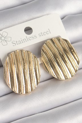 Pirinç Gold Renk İşlemeli Daire Plaka Model Kadın Küpe Pirinç Gold Renk İşlemeli Daire Plaka Model Kadın Küpe