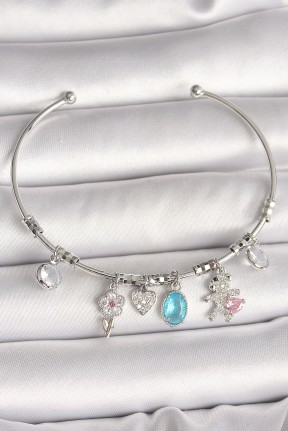 Pirinç Gümüş Renk Sallantı Zirkon Taşlı Ayıcık Figür çiçek Detay Charm Kadın Bileklik Pirinç Gümüş Renk Sallantı Zirkon Taşlı Ayıcık Figür çiçek Detay Charm Kadın Bileklik