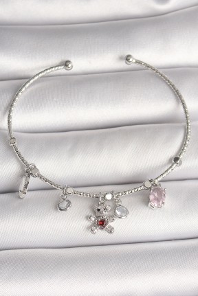 Pirinç Gümüş Renk Sallantı Zirkon Taşlı Ayıcık Figür Kırmızı Taş Detay Charm Kadın Bileklik Pirinç Gümüş Renk Sallantı Zirkon Taşlı Ayıcık Figür Kırmızı Taş Detay Charm Kadın Bileklik