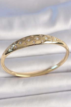 Pirinç Gold Renk Zirkon Taşlı Yıldız İşlemeli Kadın Kelepçe Pirinç Gold Renk Zirkon Taşlı Yıldız İşlemeli Kadın Kelepçe