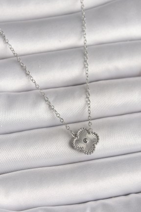 316l çelik Gümüş Renk İşleme Detaylı Yonca Model Kadın Kolye 316l çelik Gümüş Renk İşleme Detaylı Yonca Model Kadın Kolye