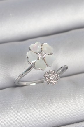 Pirinç Gümüş Renk Beyaz Mineli çiçek Model Zirkon Taş Detay Kadın Yüzük Pirinç Gümüş Renk Beyaz Mineli çiçek Model Zirkon Taş Detay Kadın Yüzük
