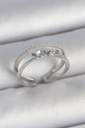 Pirinç Gümüş Renk 2'li Zirkon Taş Detaylı Kelebek Figür Ayarlanabilir Model Kadın Yüzük Pirinç Gümüş Renk 2'li Zirkon Taş Detaylı Kelebek Figür Ayarlanabilir Model Kadın Yüzük