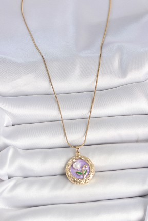 316l çelik Gold Renk Zincir Mor çiçek İşlemeli İnci Detay Potre Model Kadın Kolye 316l çelik Gold Renk Zincir Mor çiçek İşlemeli İnci Detay Potre Model Kadın Kolye