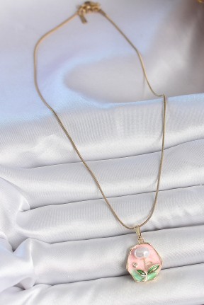 316l çelik Gold Renk Zincir Pembe çiçek İşlemeli İnci Detay Portre Model Kadın Kolye 316l çelik Gold Renk Zincir Pembe çiçek İşlemeli İnci Detay Portre Model Kadın Kolye