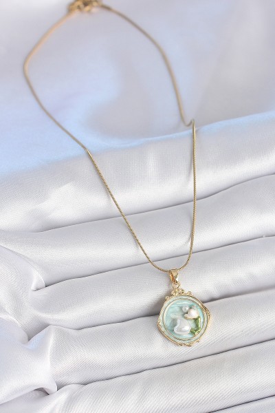 316l çelik Gold Renk Zincir Turkuaz Mineli İncili çiçek İşlemeli Portre Model Kadın Kolye 316l çelik Gold Renk Zincir Turkuaz Mineli İncili çiçek İşlemeli Portre Model Kadın Kolye