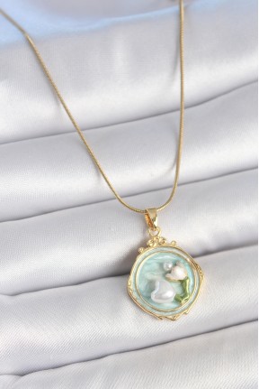 316l çelik Gold Renk Zincir Turkuaz Mineli İncili çiçek İşlemeli Portre Model Kadın Kolye 316l çelik Gold Renk Zincir Turkuaz Mineli İncili çiçek İşlemeli Portre Model Kadın Kolye