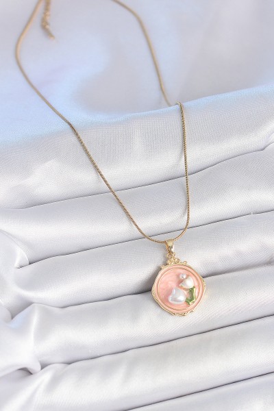 316l çelik Gold Renk Zincir Pembe Mineli İncili çiçek İşlemeli Portre Model Kadın Kolye 316l çelik Gold Renk Zincir Pembe Mineli İncili çiçek İşlemeli Portre Model Kadın Kolye