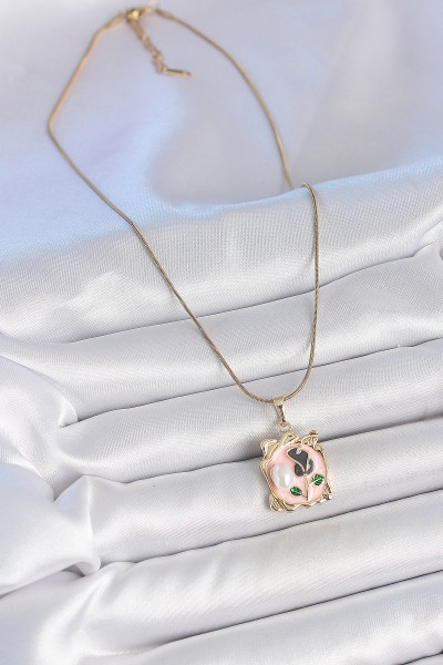 316l çelik Gold Renk Zincir Pembe Mineli çiçek İşlemli İnci Detay Portre Model Kadın Kolye 316l çelik Gold Renk Zincir Pembe Mineli çiçek İşlemli İnci Detay Portre Model Kadın Kolye