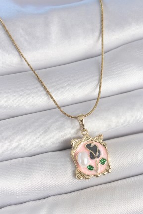 316l çelik Gold Renk Zincir Pembe Mineli çiçek İşlemli İnci Detay Portre Model Kadın Kolye 316l çelik Gold Renk Zincir Pembe Mineli çiçek İşlemli İnci Detay Portre Model Kadın Kolye