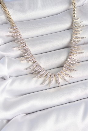 Pirinç Gold Renk Zirkon Taşlı Sivri Model Vip Seri Kadın Kolye Pirinç Gold Renk Zirkon Taşlı Sivri Model Vip Seri Kadın Kolye