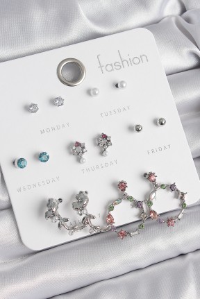 Pirinç Gümüş Renk Zirkon Taşlı Gül Figür Halka Model 7 çift Kadın Küpe Seti Pirinç Gümüş Renk Zirkon Taşlı Gül Figür Halka Model 7 çift Kadın Küpe Seti