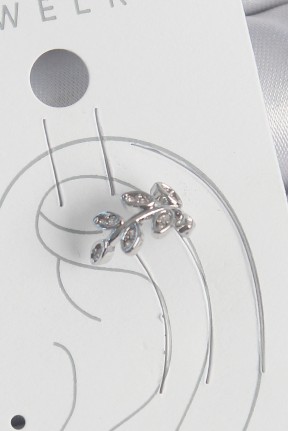 Pirinç Gümüş Renk Zirkon Taşlı Yaprak Model Kıkırdak Kadın Küpe Pirinç Gümüş Renk Zirkon Taşlı Yaprak Model Kıkırdak Kadın Küpe