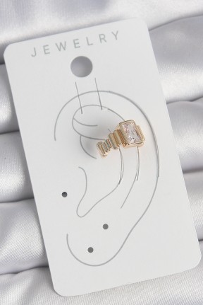 Pirinç Gold Renk Kare Zirkon Taşlı Kadın Kıkırdak Küpe Pirinç Gold Renk Kare Zirkon Taşlı Kadın Kıkırdak Küpe