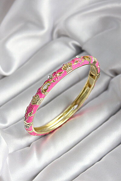 Mineli Pirinç Pembe çiçek Desenli Gold Renk Kadın Kelepçe Mineli Pirinç Pembe çiçek Desenli Gold Renk Kadın Kelepçe