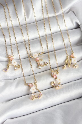 316l çelik Gold Renk Zirkon Taşlı çiçek Detaylı Harf Kolye 24'lü Paket Kolye 316l çelik Gold Renk Zirkon Taşlı çiçek Detaylı Harf Kolye 24'lü Paket Kolye