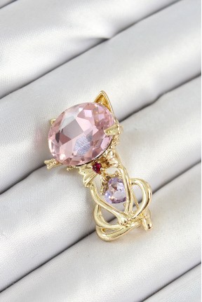 Pembe Zirkon Taşlı Kap Detaylı Kedi Figürlü Gold Renk Kadın Broş Pembe Zirkon Taşlı Kap Detaylı Kedi Figürlü Gold Renk Kadın Broş