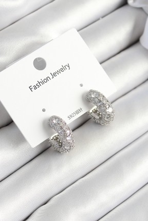 Pirinç Zirkon Taşlı Halka Model Gümüş Renk Kadın Küpe Pirinç Zirkon Taşlı Halka Model Gümüş Renk Kadın Küpe
