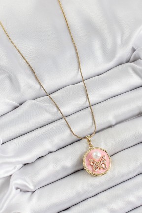 316l çelik Zincir Zirkon Taşlı Pembe Sanatsal Portre İnci Detaylı Kelebek Model Gold Renk Kadın Kolye 316l çelik Zincir Zirkon Taşlı Pembe Sanatsal Portre İnci Detaylı Kelebek Model Gold Renk Kadın Kolye