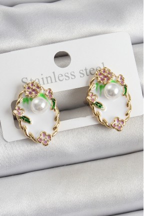 Pirinç Beyaz Mineli İnci Detaylı Sanatsal Portre Model Gold Renk Kadın Küpe Pirinç Beyaz Mineli İnci Detaylı Sanatsal Portre Model Gold Renk Kadın Küpe